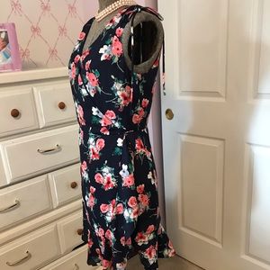 Darling Sugar+Lios flowy navy floral dress with nice detailing